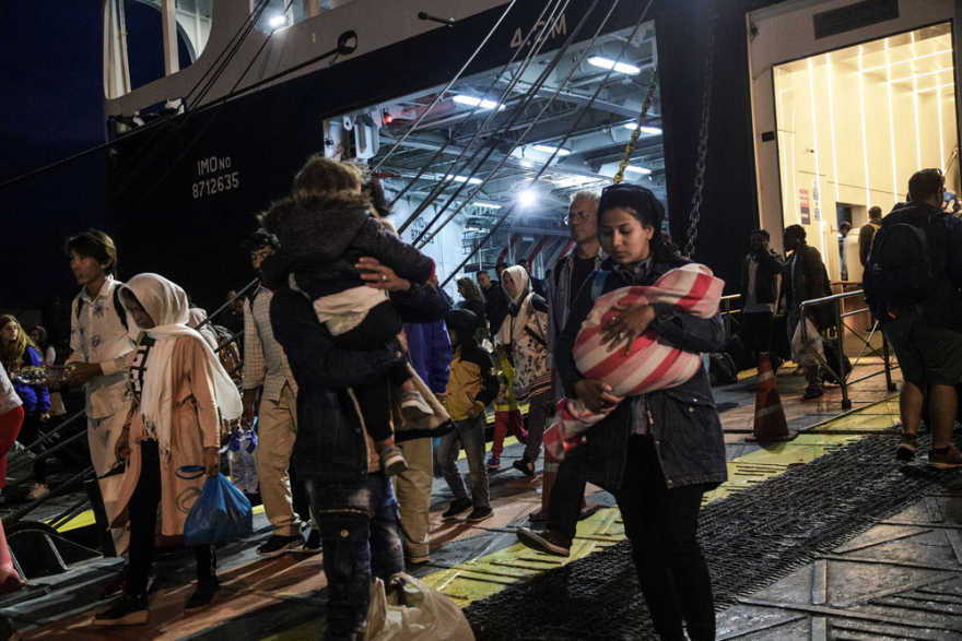 Στον Πειραιά πλοίο με 466 πρόσφυγες και μετανάστες από Λέσβο και Χίο 