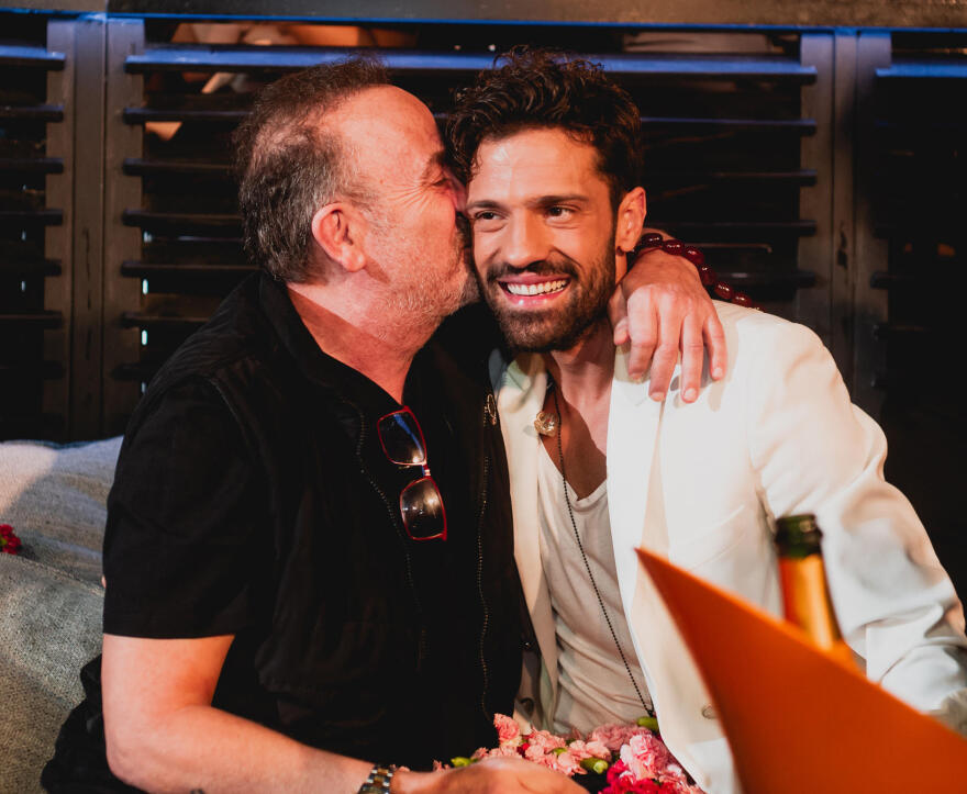 Βίντεο: Ο Σταμάτης Γονίδης βρέθηκε στον Κωνσταντίνο Αργυρό και έπιασε το μικρόφωνο 