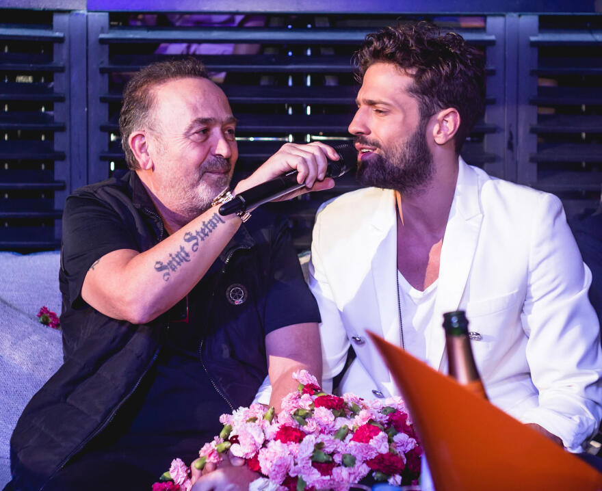 Βίντεο: Ο Σταμάτης Γονίδης βρέθηκε στον Κωνσταντίνο Αργυρό και έπιασε το μικρόφωνο 