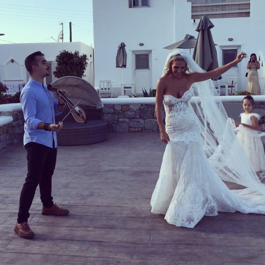 Η Σάσα Μπάστα ντύθηκε νυφούλα