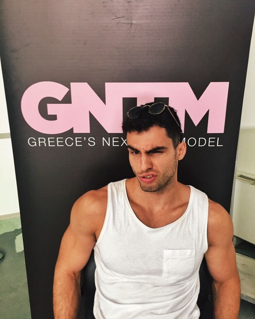 GNTM: Ποιος είναι ο εντυπωσιακός άντρας που βοήθησε τις διαγωνιζόμενες με τα φίδια