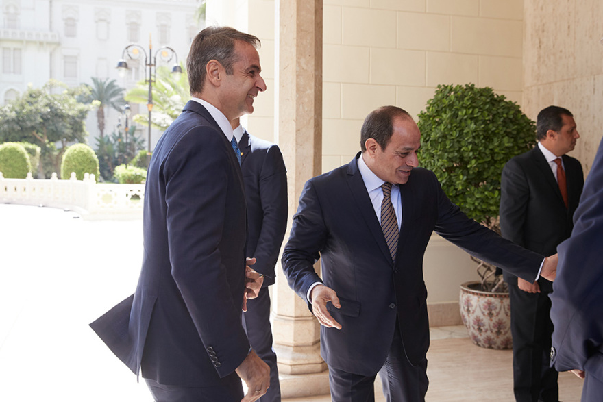 Στην Αίγυπτο ο Κυριάκος Μητσοτάκης: Συνάντηση με τον Αιγύπτιο πρόεδρο 