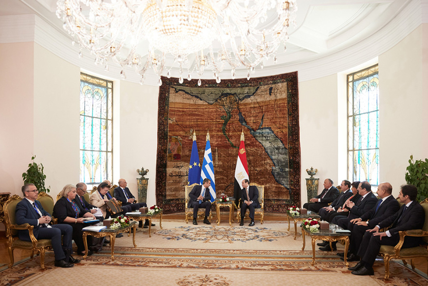 Στην Αίγυπτο ο Κυριάκος Μητσοτάκης: Συνάντηση με τον Αιγύπτιο πρόεδρο 