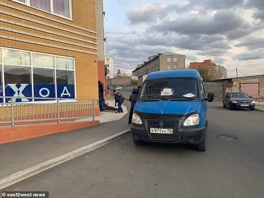 Φρίκη στη Ρωσία: Διαμέλισαν 19χρονη στρίπερ και πέταξαν τα μέλη της από το μπαλκόνι