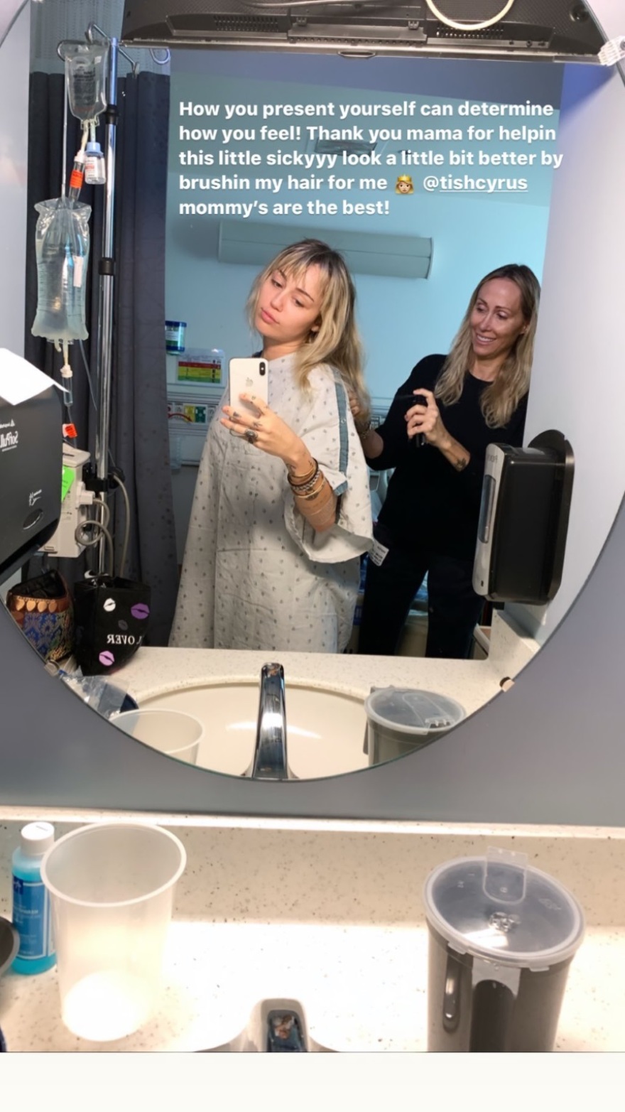 Στο νοσοκομείο η Μάιλι Σάιρους: Στο πλευρό της ο νέος της σύντροφος 