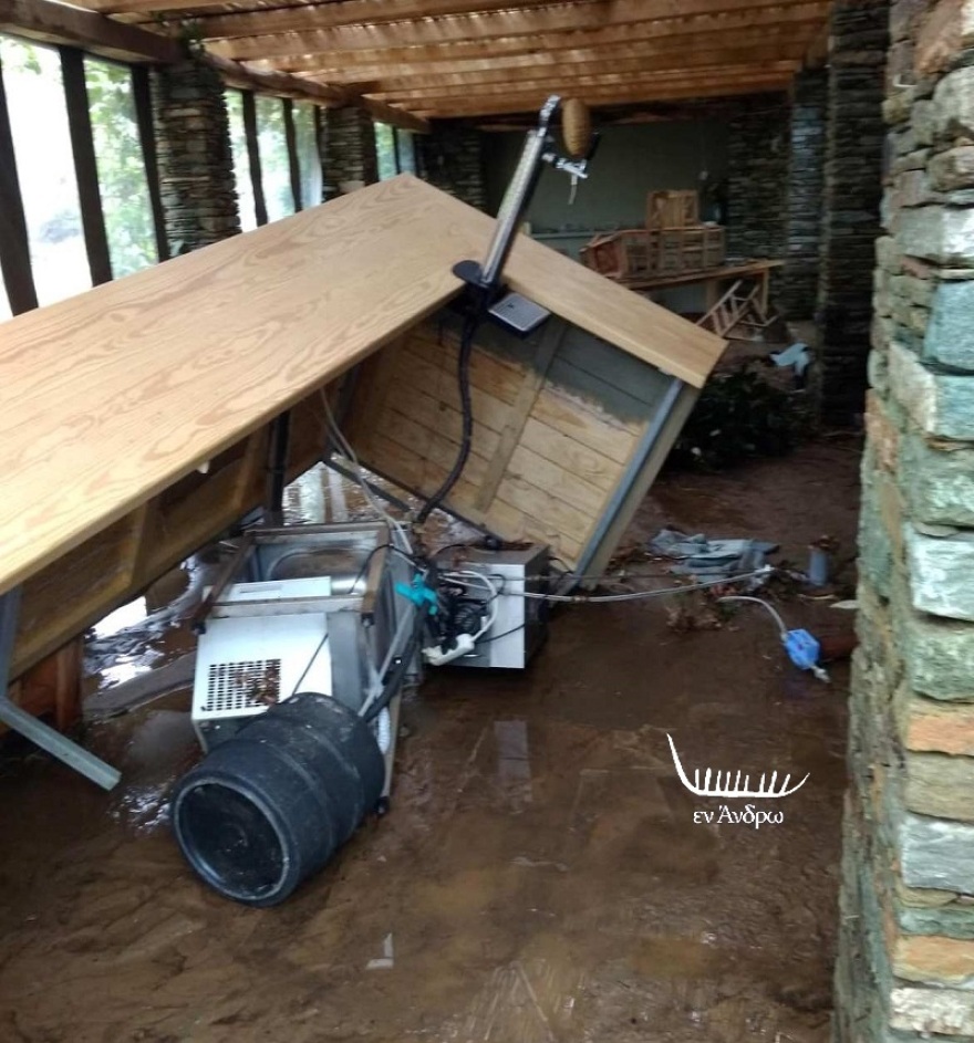 Μενεγάκη - Παντζόπουλος: Εικόνες καταστροφής στην ξενοδοχειακή μονάδα τους στην Άνδρο