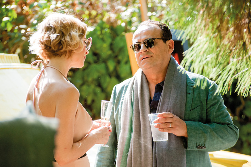 Γεώργιος Καράμπελας - Μαρίνα Κουταρέλλη: Αποχαιρετισμός στο καλοκαίρι με 60s διάθεση