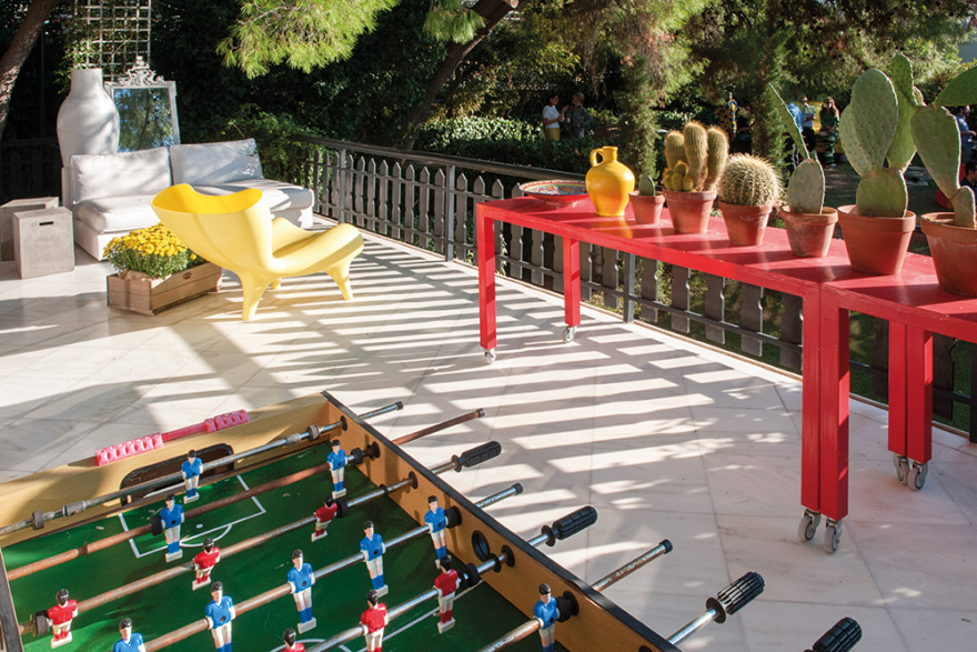 Γεώργιος Καράμπελας - Μαρίνα Κουταρέλλη: Αποχαιρετισμός στο καλοκαίρι με 60s διάθεση