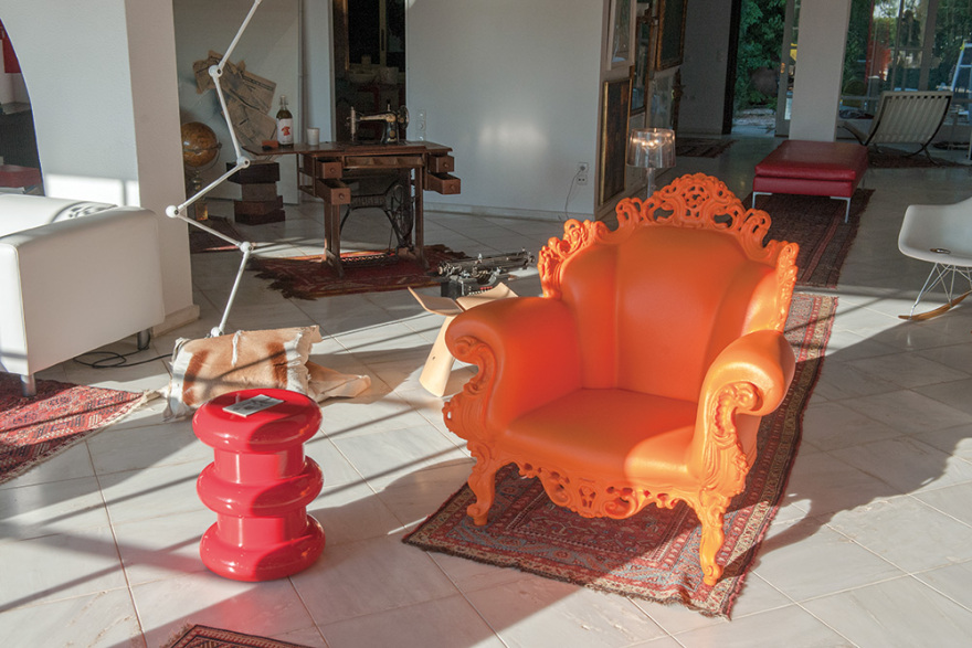 Γεώργιος Καράμπελας - Μαρίνα Κουταρέλλη: Αποχαιρετισμός στο καλοκαίρι με 60s διάθεση