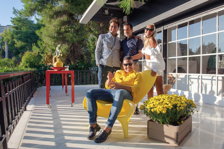 Γεώργιος Καράμπελας - Μαρίνα Κουταρέλλη: Αποχαιρετισμός στο καλοκαίρι με 60s διάθεση