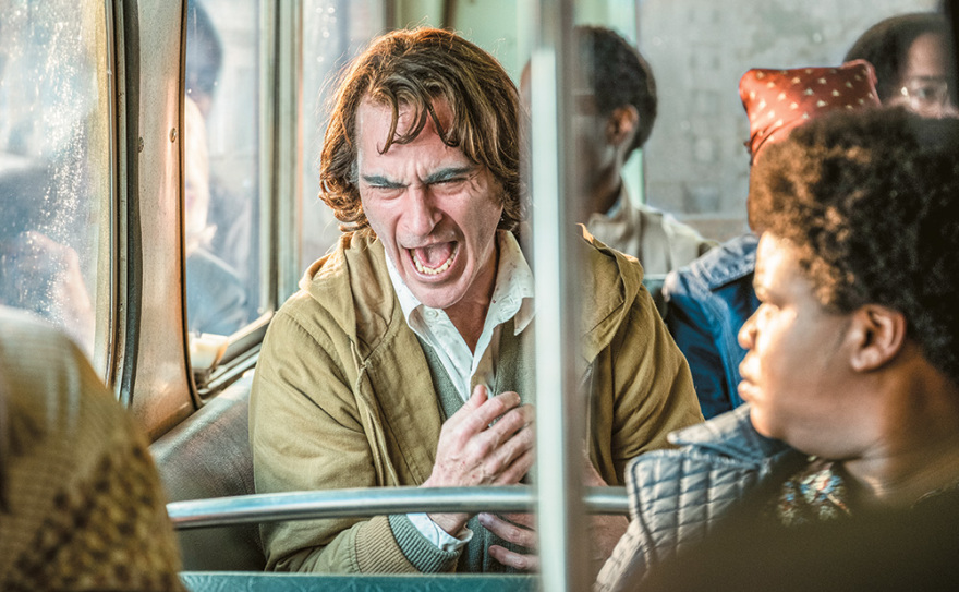 Joker: Η σκοτεινή κινηματογραφική ιστορία που σαρώνει στα σινεμά