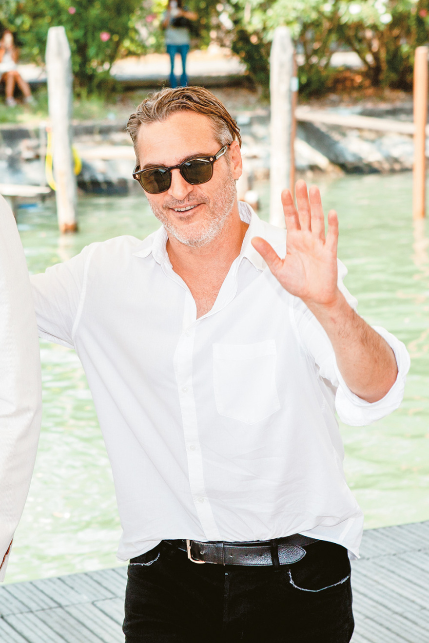 Joker: Η σκοτεινή κινηματογραφική ιστορία που σαρώνει στα σινεμά