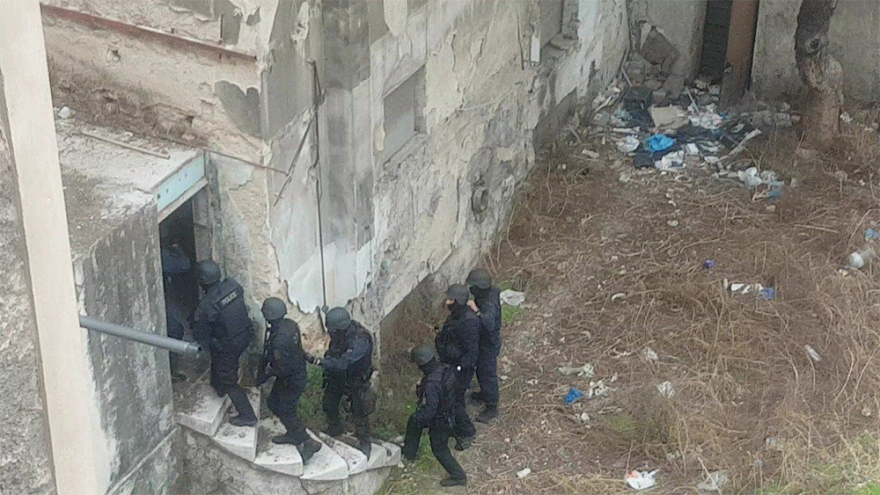 Εξαρθρώθηκε σπείρα που διακινούσε ναρκωτικά όλο το 24ωρο δίπλα στην ΑΣΟΕΕ!