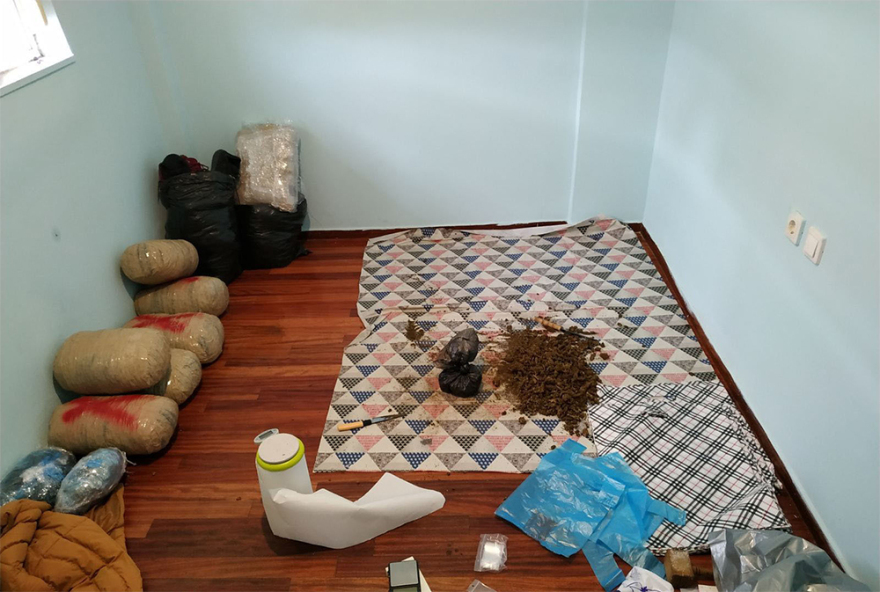 Εξαρθρώθηκε σπείρα που διακινούσε ναρκωτικά όλο το 24ωρο δίπλα στην ΑΣΟΕΕ!