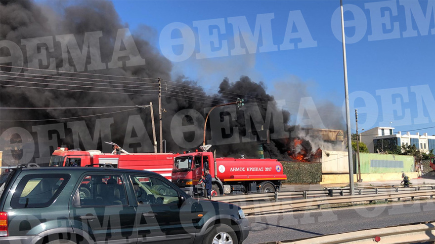 Κορωπί: Μεγάλη φωτιά σε εταιρεία στη λεωφόρο Βάρης 