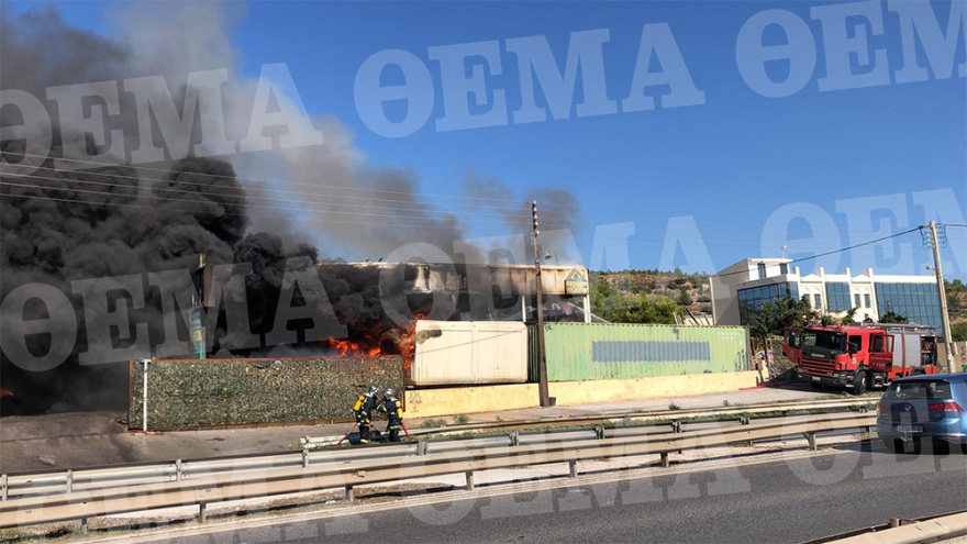 Κορωπί: Μεγάλη φωτιά σε εταιρεία στη λεωφόρο Βάρης 