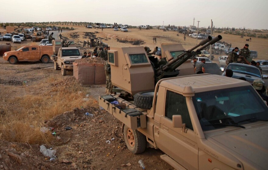 Μετά την Τουρκία, «μπαίνει» και η Συρία στο κουρδικό προπύργιο της Μανμπίτζ