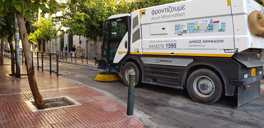 «Σκούπα» από τον δήμο Αθηναίων στην οδό Αντωνιάδου δίπλα στην ΑΣΟΕΕ