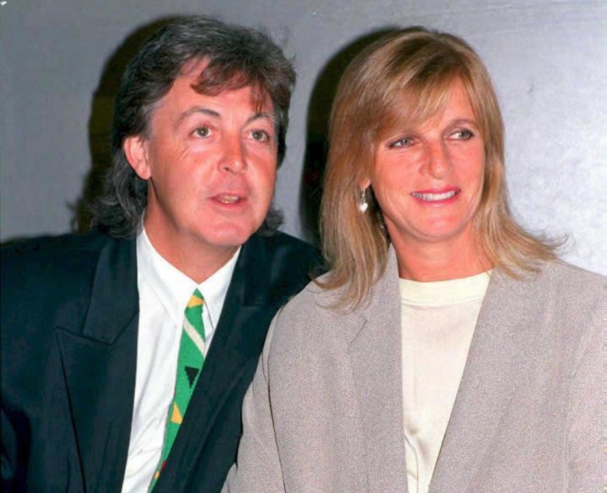 Ο Πολ Μακάρτνεϊ δίνει στη Γλασκόβη σπάνιες φωτογραφίες της γυναίκας του