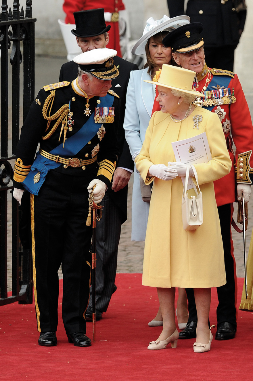 Άντζελα Κέλι: Η γυναίκα που ντύνει τη βασίλισσα αποκαλύπτει