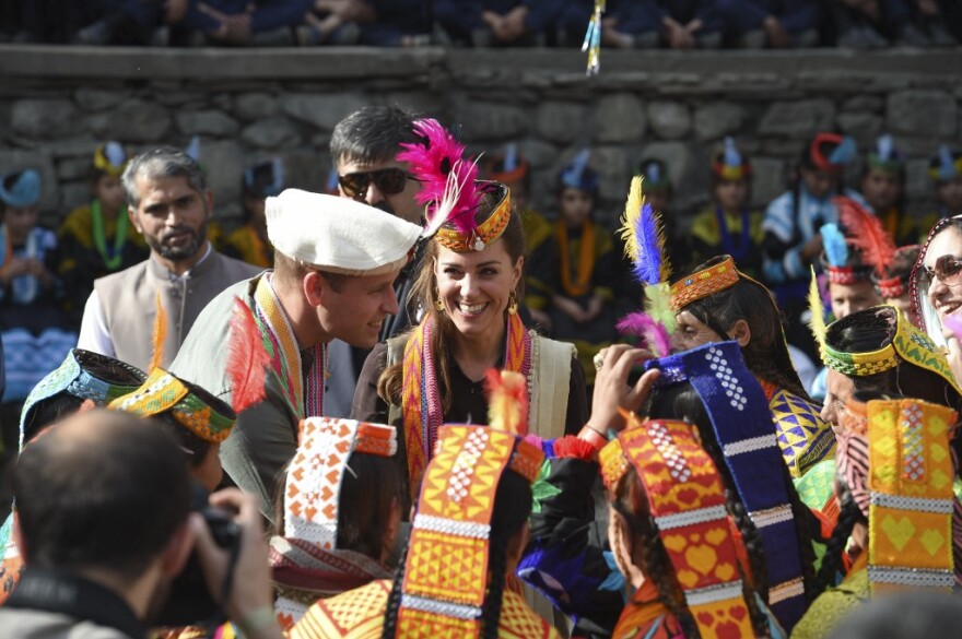 Ουίλιαμ και Κέιτ στο Πακιστάν: Επισκέφθηκαν τη φυλή Καλάς, τους «απογόνους» του Μεγάλου Αλεξάνδρου!