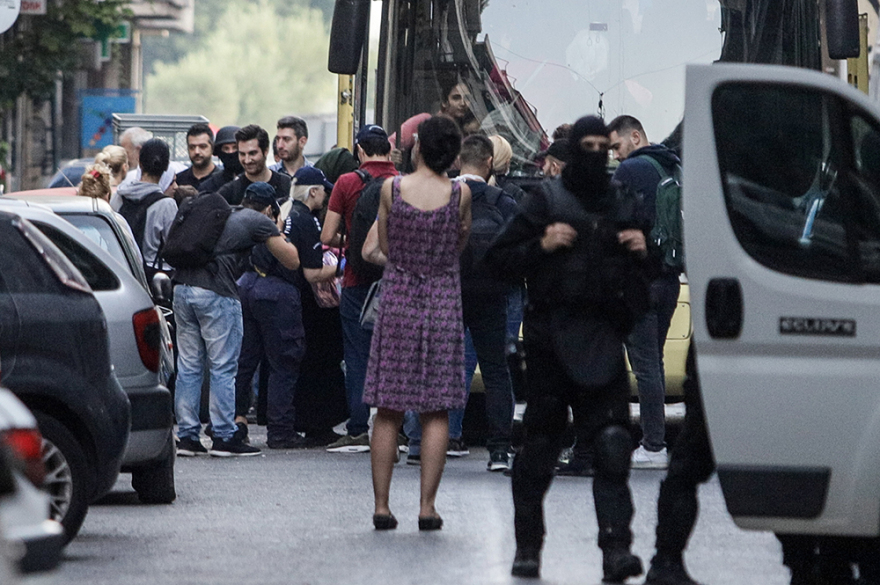 Εξάρχεια: Διπλή επιχείρηση εκκένωσης κτηρίων υπό κατάληψη