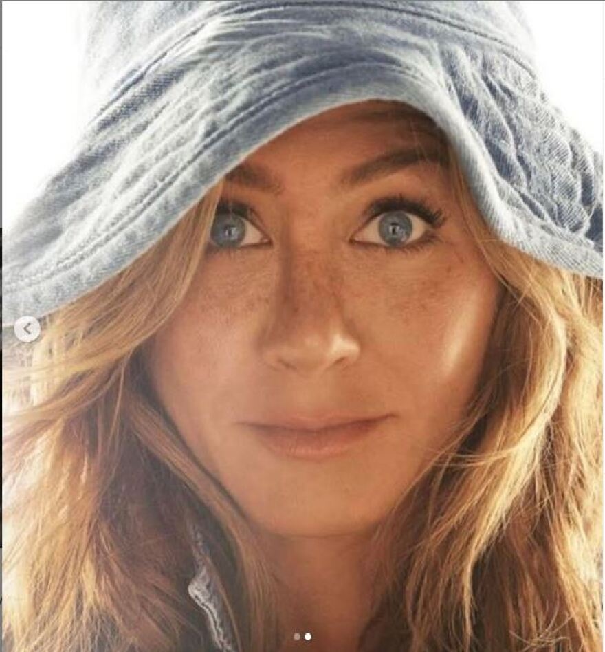 Τζένιφερ Άνιστον & Instagram: Το ρεκόρ Γκίνες, ο Χάρι και η Μέγκαν και ο «κρυφός» λογαριασμός