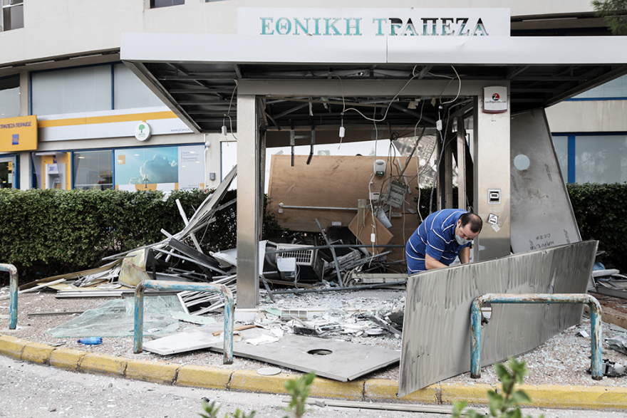 «Ισοπέδωσαν» ΑΤΜ στη Γλυφάδα