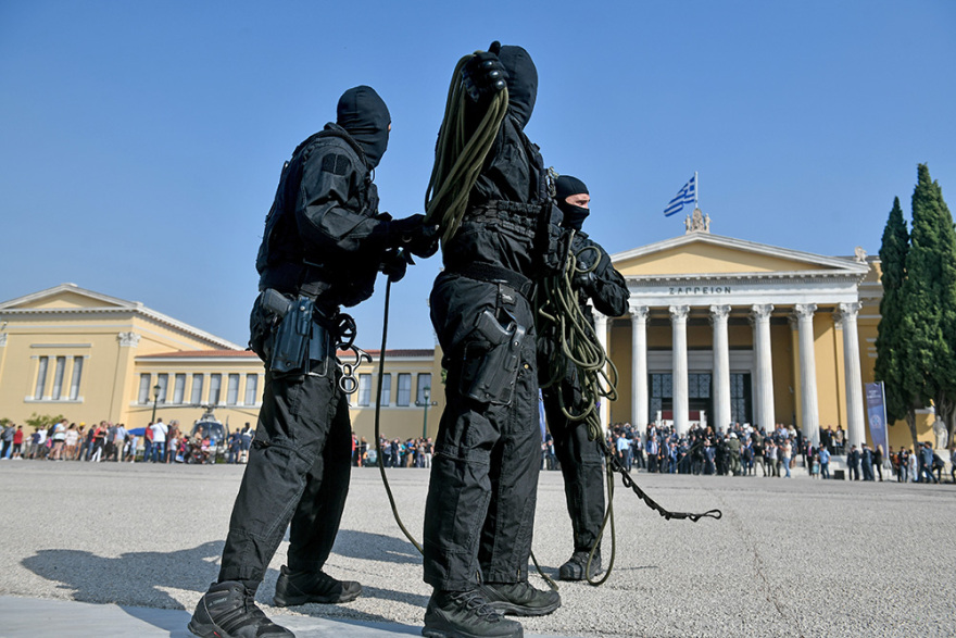 «Ημέρα της Αστυνομίας»: Ελικόπτερα, μηχανές, ποδήλατα και αστυνομικοί σκύλοι στη γιορτή της ΕΛΑΣ