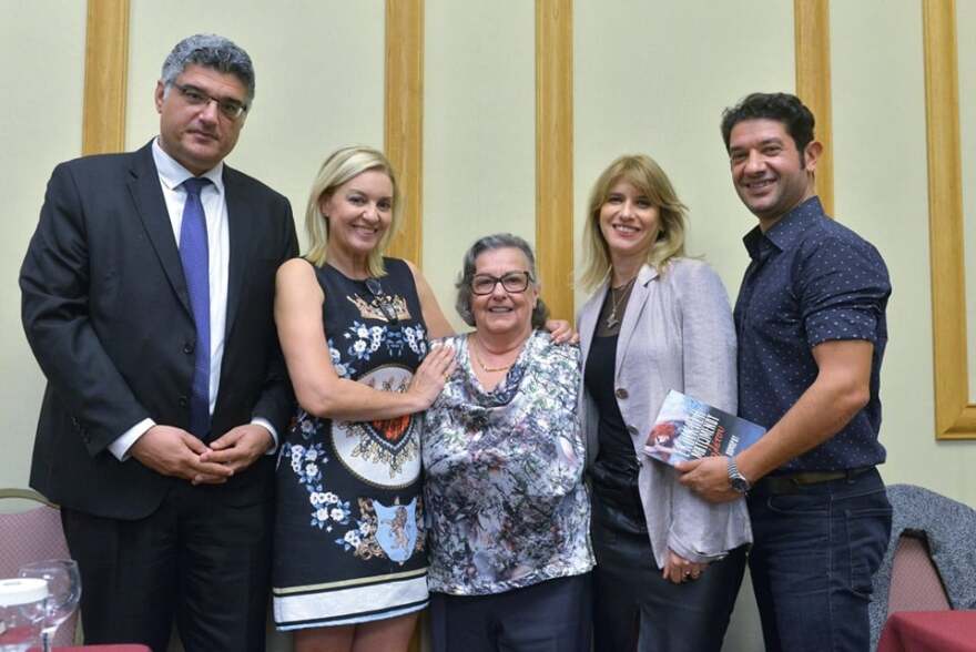  Άννα Λάμπρου: Παρουσίασε το νέο της μυθιστόρημα με τίτλο «Η εκδίκηση του ματωμένου στιλέτου»