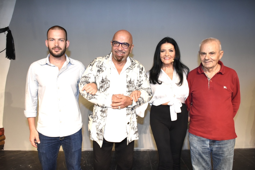  Στο θέατρο «Αθηνά» γιορτάζουν τα 200 χρόνια εθνικής... Ασυναρτησίας! 