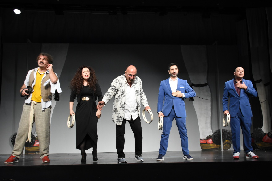  Στο θέατρο «Αθηνά» γιορτάζουν τα 200 χρόνια εθνικής... Ασυναρτησίας! 