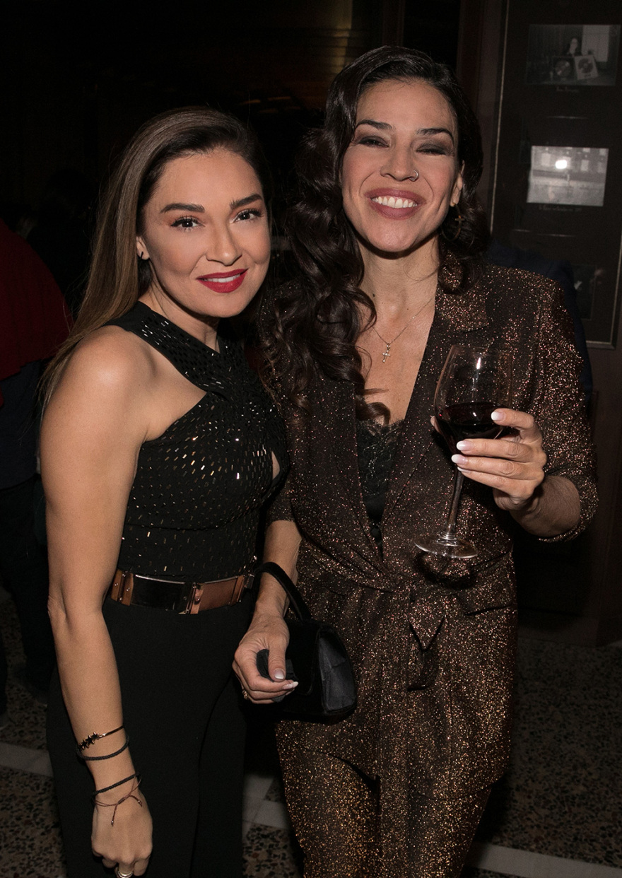 «Ωνάσης: Τα θέλω όλα»: «Παρέλαση» επωνύμων στο πάρτι μετά την πρεμιέρα στο «Παλλάς»