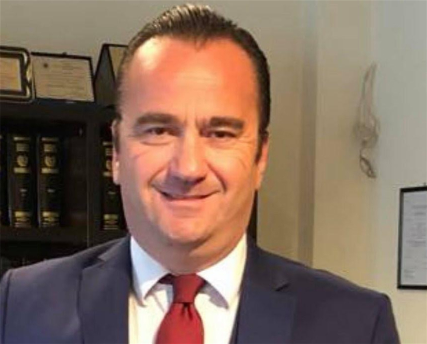 Μια selfie κάρφωσε τους ληστές που «τσάκιζαν» στο ξύλο ηλικιωμένους 