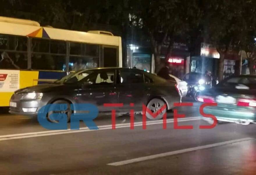 Θεσσαλονίκη: Γυναίκα παρασύρθηκε από ΙΧ - Μεταφέρθηκε τραυματισμένη στο νοσοκομείο