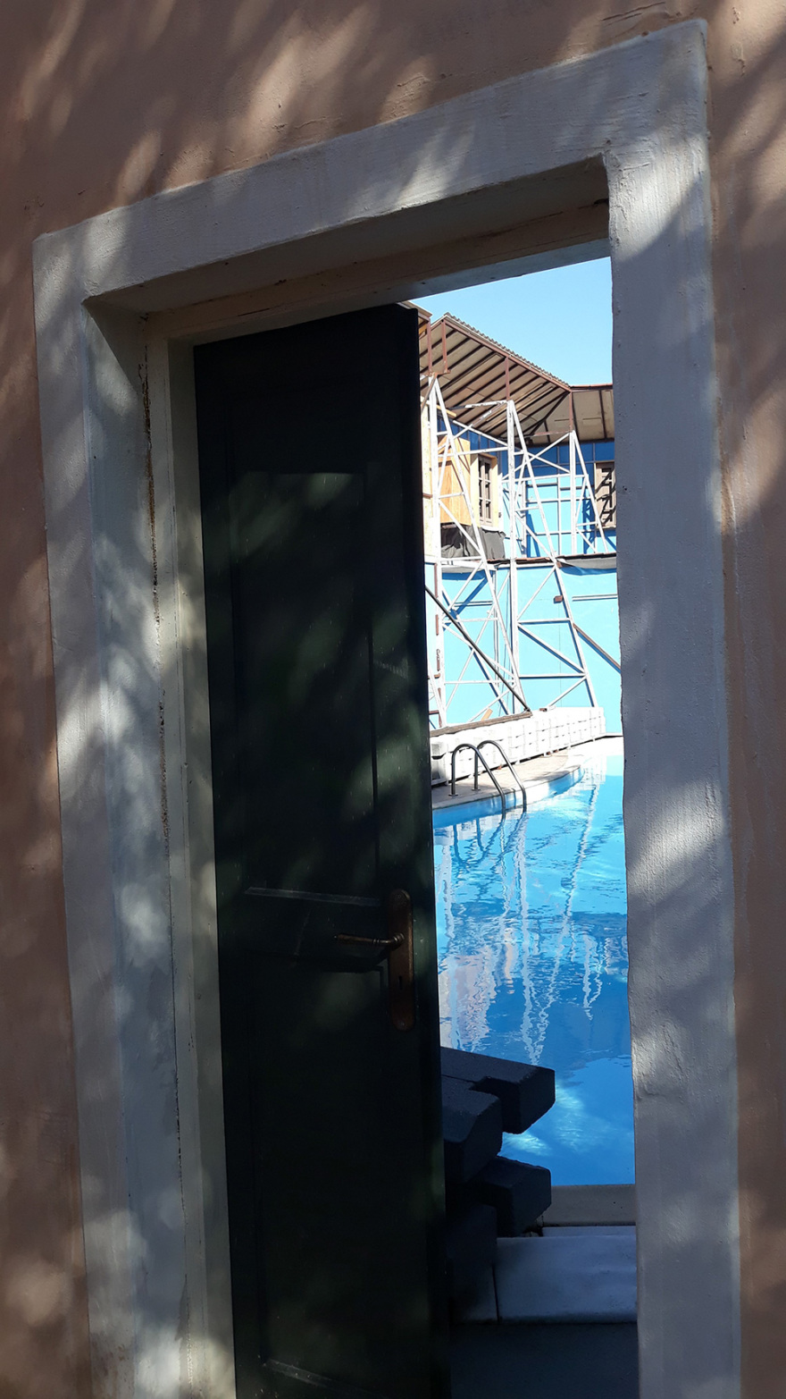 Απίστευτο backstage στις «Άγριες Μέλισσες»: Στο Διαφάνι έχουν και πισίνα! 