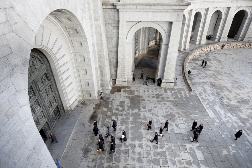 Ιστορική ημέρα για την Ισπανία: Ολοκληρώθηκε η εκταφή του δικτάτορα Φράνκο