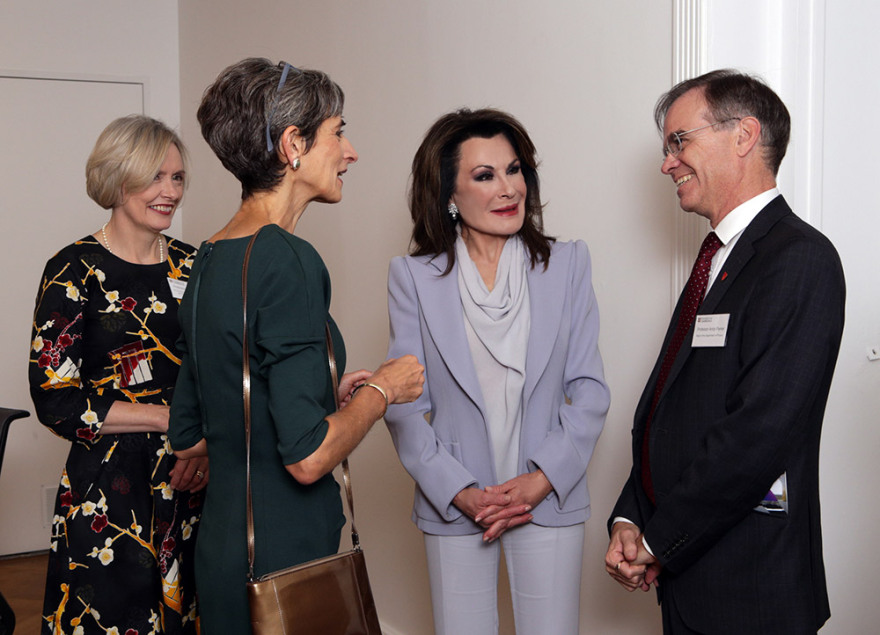 Γιάννα Αγγελοπούλου: Παρουσίαση του προγράμματος Κέιμπριτζ στη Βρετανική Κατοικία