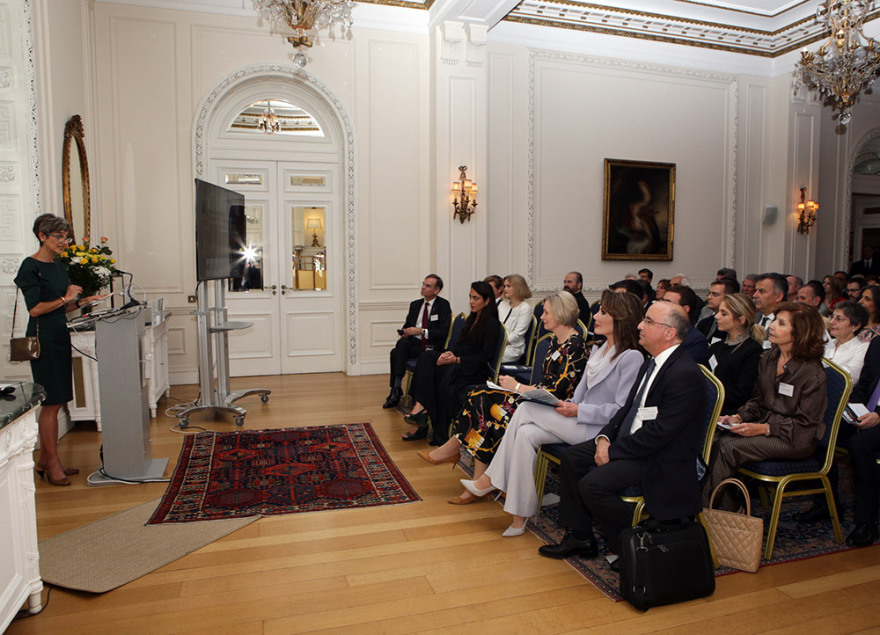 Γιάννα Αγγελοπούλου: Παρουσίαση του προγράμματος Κέιμπριτζ στη Βρετανική Κατοικία