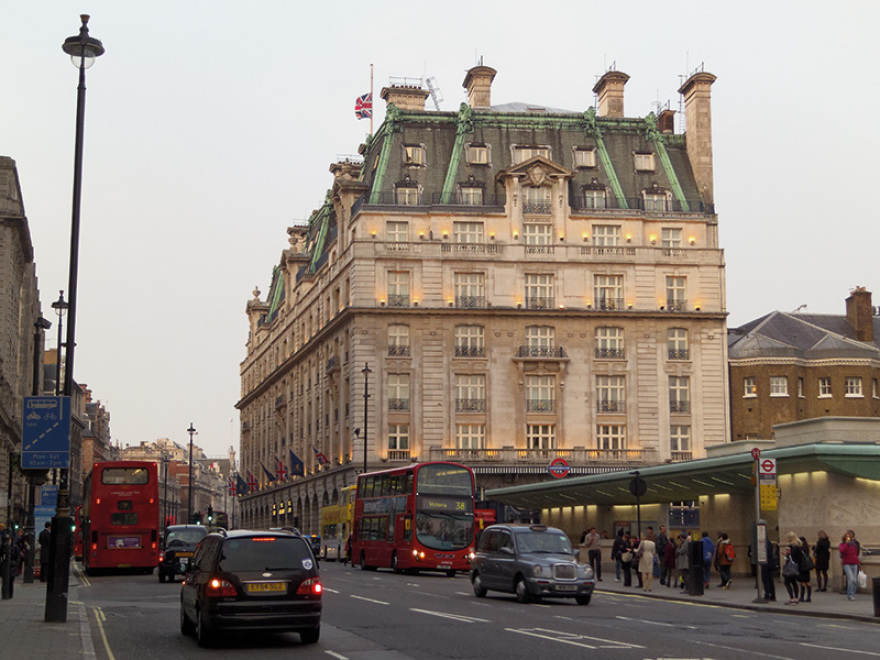 The Ritz: Πωλείται το «διαμάντι» της Βρετανίας