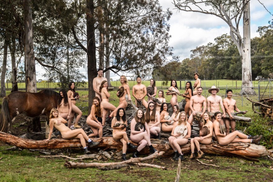 Αυστραλοί φοιτητές κτηνιατρικής φωτογραφήθηκαν γυμνοί για ημερολόγιο του 2020 - Δείτε φωτογραφίες