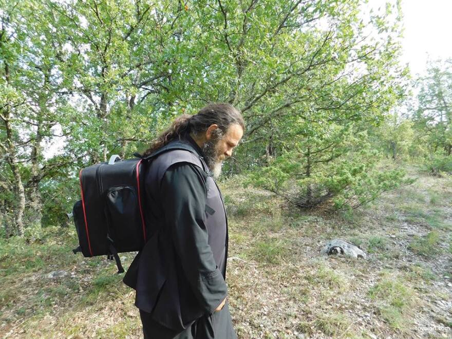 Κοζάνη: Χάκερς ανέβασαν βίντεο πορνό σε κανάλι παπά - Youtuber 