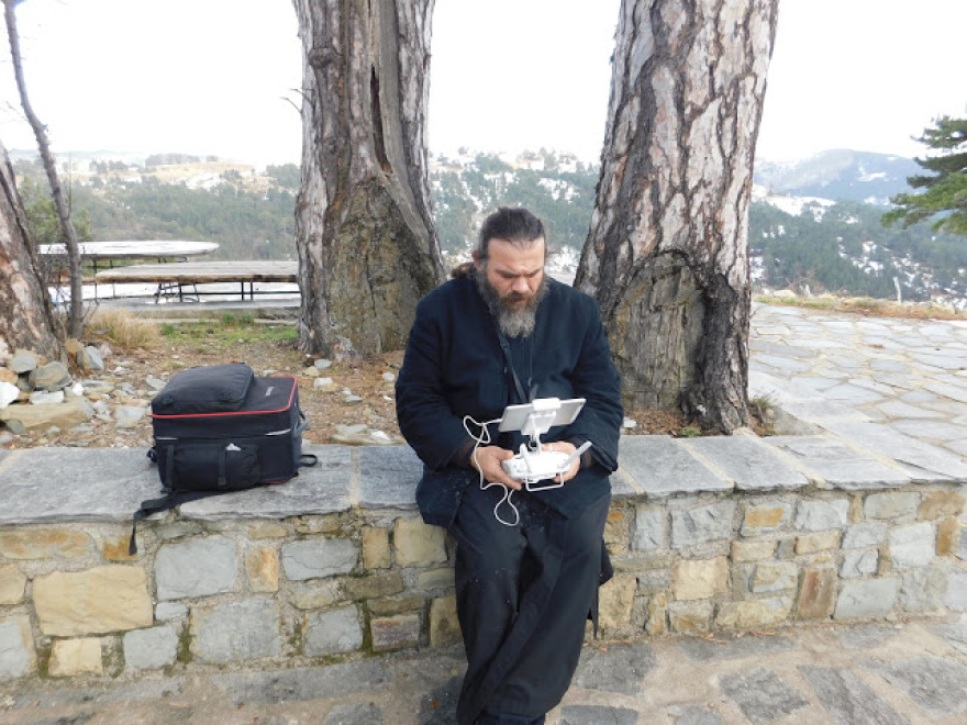 Κοζάνη: Χάκερς ανέβασαν βίντεο πορνό σε κανάλι παπά - Youtuber 