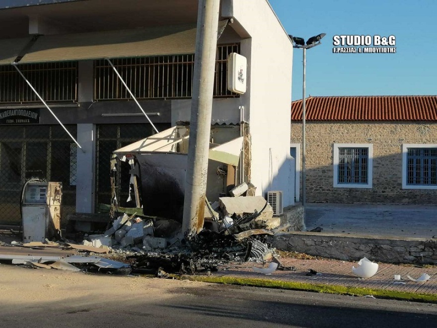 Εικόνες-σοκ: Δύο νεκροί σε τροχαίο τη νύχτα στο Άργος