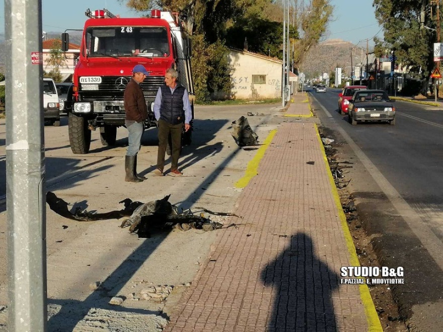 Εικόνες-σοκ: Δύο νεκροί σε τροχαίο τη νύχτα στο Άργος