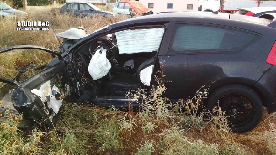 Εικόνες-σοκ: Δύο νεκροί σε τροχαίο τη νύχτα στο Άργος