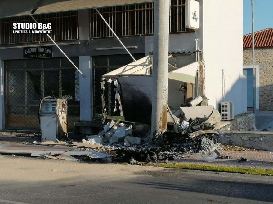 Εικόνες-σοκ: Δύο νεκροί σε τροχαίο τη νύχτα στο Άργος