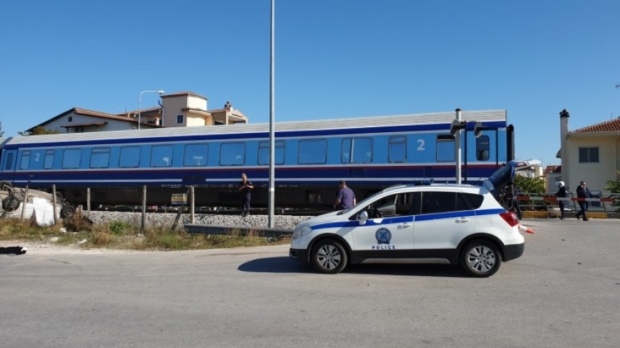 Τροχαίο στα Τρίκαλα: Τρένο συνέτριψε αυτοκίνητο - Νεκρή η γυναίκα οδηγός