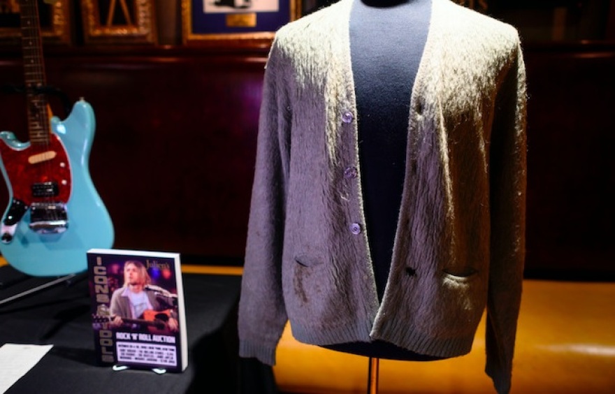 Στο «σφυρί» η ζακέτα του Κερτ Κομπέιν πωλήθηκε 334.000 δολάρια