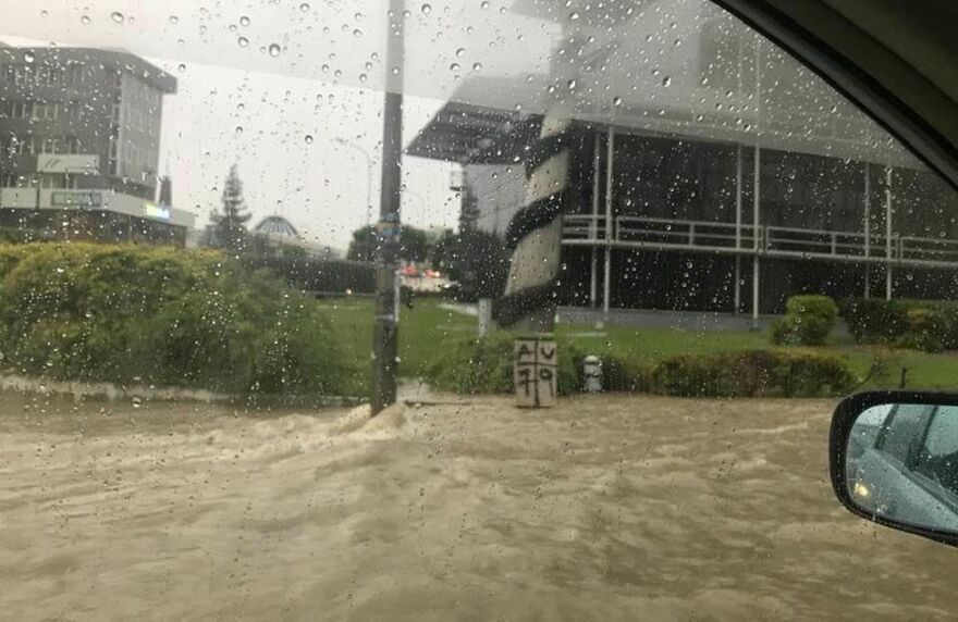 Σφοδρές βροχοπτώσεις στη Λευκωσία: «Ποτάμια» οι δρόμοι - Τεράστια η ταλαιπωρία για τους οδηγούς